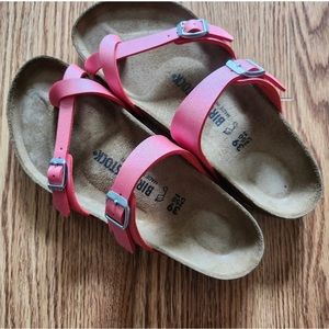 NWOT! Birkenstock Mayari ICY Metallic Poppy
Birko-Flor